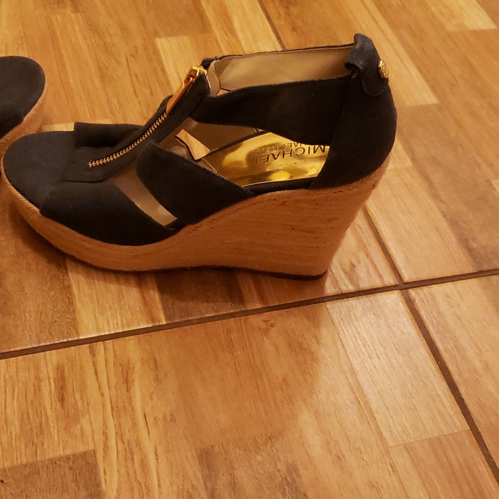 Sandal - Picture 3 of 4